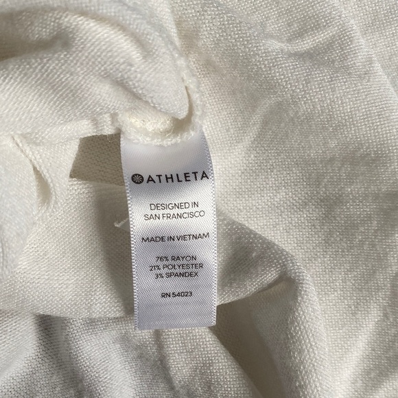 White Athleta rounded hem long sleeve shirt, size S. Great condition some pill - Picture 10 of 11